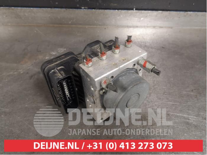 Suzuki Jimny ABS Pomp O402031