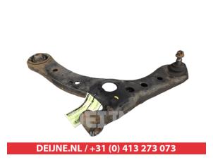 Toyota Avensis Verso Querlenker unten links vorne O402582 foto 2