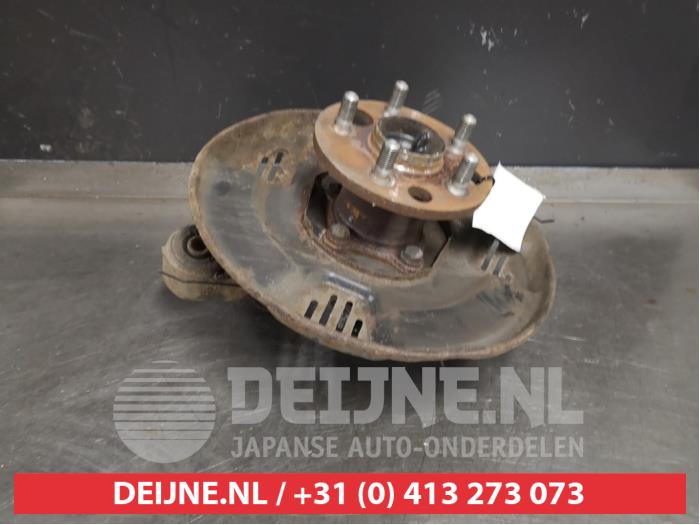 Toyota Avensis Fusee rechts-achter O402796