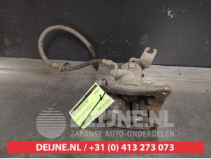 Gebruikte Remklauw (Tang) rechts-achter Toyota Avensis (T22) 2.0 16V VVT-i D-4 Prijs € 35,00 Margeregeling aangeboden door V.Deijne Jap.Auto-onderdelen BV