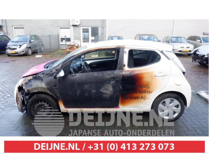 Toyota Aygo Portier 4Deurs links-achter O402986