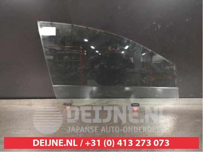 Toyota Avensis Verso Türscheibe 4-türig rechts vorne O403023
