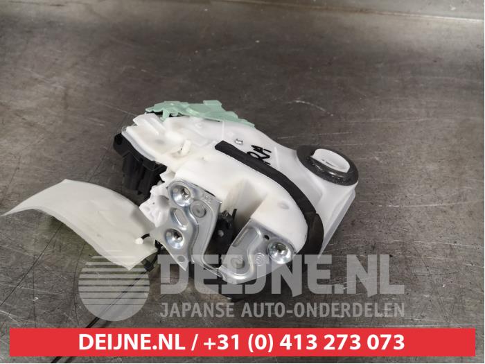 Suzuki Swift Deurslot Mechaniek 4Deurs rechts-achter O403218