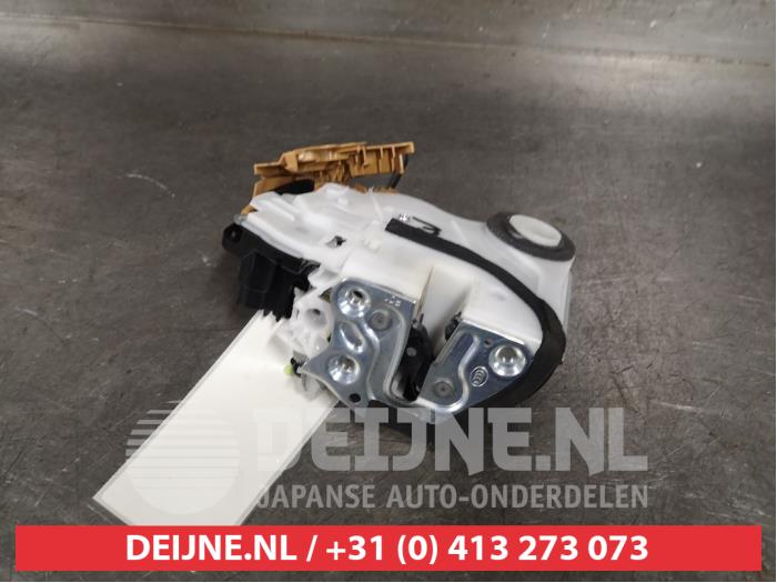 Suzuki Swift Türschlossmechanik 4-türig rechts vorne O403226
