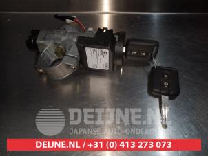 Nissan Primera Kontaktslot+Sleutel O335076 foto 2
