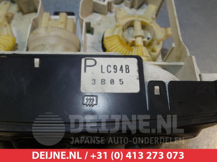 Mazda MPV Kachel Bedieningspaneel O305427