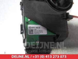 Mazda 2 Steering column stalk O308204 photo 2