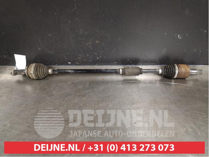 Gebruikte Steekas rechts-voor Honda Jazz (GK/GP) 1.3 -i-VTEC 16V Prijs € 75,00 Margeregeling aangeboden door V.Deijne Jap.Auto-onderdelen BV