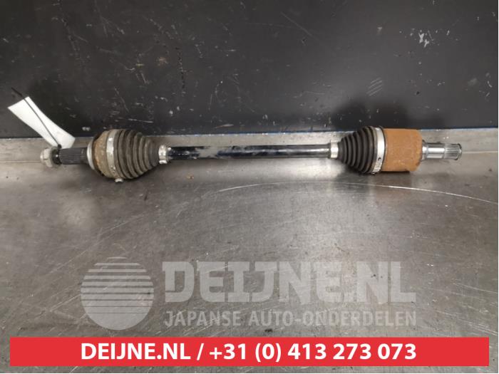Gebruikte Aandrijfas links-voor Honda Jazz (GK/GP) 1.3 -i-VTEC 16V Prijs € 100,00 Margeregeling aangeboden door V.Deijne Jap.Auto-onderdelen BV