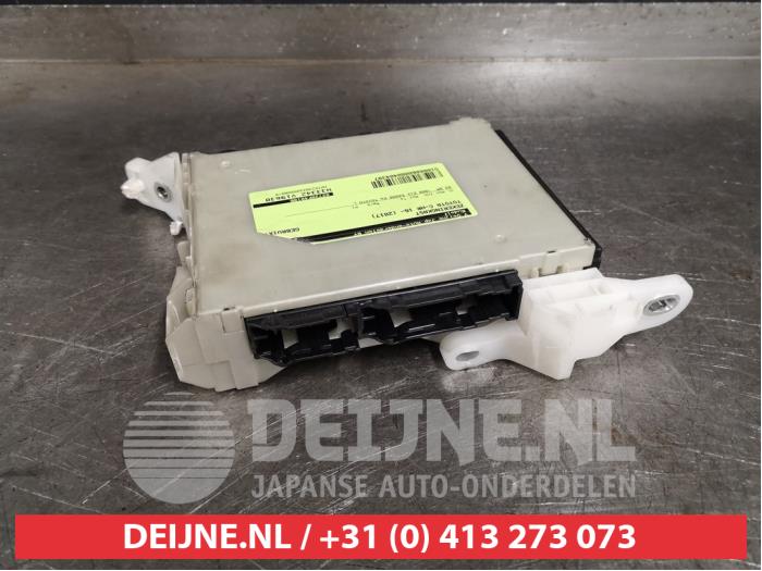 Toyota C-HR Fuse box O404397