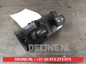 Gebruikte Elektrisch Raam Schakelaar Nissan Micra (K14) 1.0 12V Prijs € 20,00 Margeregeling aangeboden door V.Deijne Jap.Auto-onderdelen BV