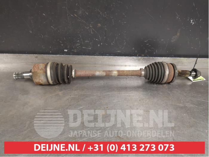 Gebruikte Aandrijfas links-voor Hyundai i20 (GBB) 1.4i 16V Prijs € 75,00 Margeregeling aangeboden door V.Deijne Jap.Auto-onderdelen BV