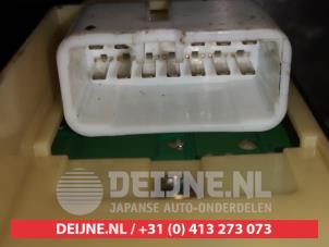 Daihatsu Cuore Combischakelaar ramen O312202 foto 3