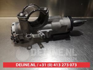Suzuki Swift Kontaktslot+Sleutel O335871 foto 2