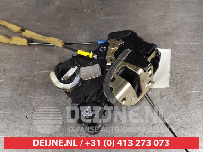 Toyota Corolla Verso Deurslot Mechaniek 4Deurs links-voor O406817