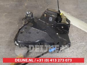 Toyota Corolla Verso Türschlossmechanik 4-türig links vorne O406817 foto 2