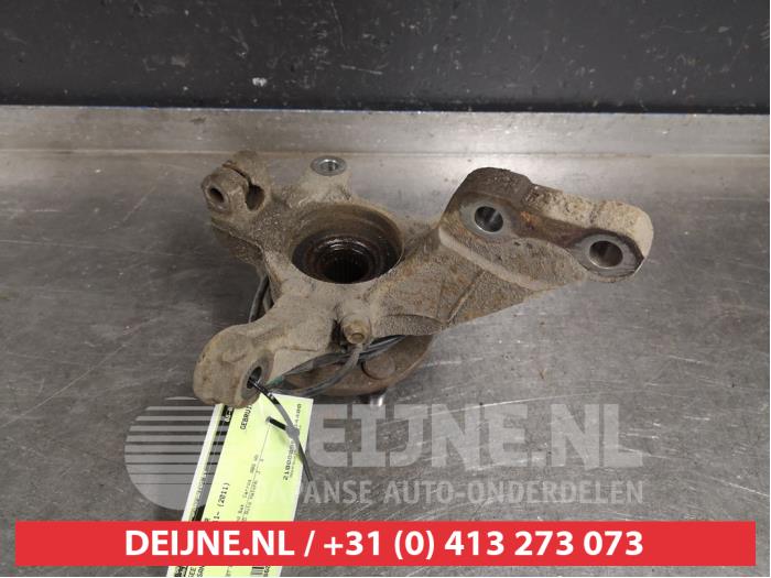 Nissan Micra Fusee rechts-voor O407072