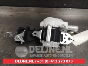 Toyota IQ Front seatbelt, right O407184 photo 2