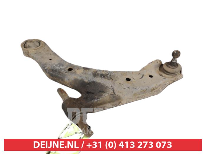 Kia Cerato Draagarm onder links-voor O407773