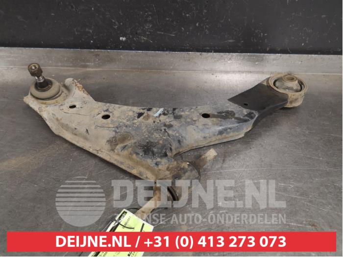 Kia Cerato Draagarm onder rechts-voor O407774