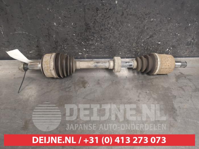 Gebruikte Aandrijfas links-voor Honda FR-V (BE) 1.7 16V Prijs € 50,00 Margeregeling aangeboden door V.Deijne Jap.Auto-onderdelen BV