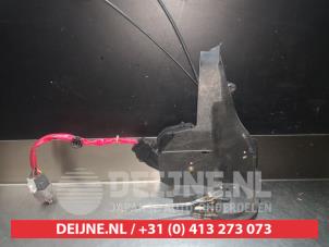 Toyota Rav-4 Deurslot Mechaniek 4Deurs links-achter O280585 foto 3