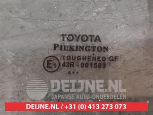 Toyota Avensis Driehoeks Ruit rechts-achter O408920 foto 3