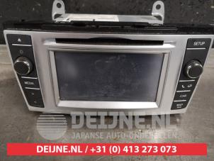 Gebruikte Radio Toyota Avensis (T27) 2.0 16V D-4D-F Prijs € 150,00 Margeregeling aangeboden door V.Deijne Jap.Auto-onderdelen BV