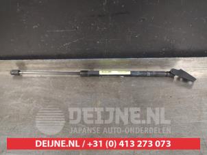 Gebruikte Gasdemper rechts-achter Suzuki Celerio (LF) 1.0 12V Prijs € 15,00 Margeregeling aangeboden door V.Deijne Jap.Auto-onderdelen BV