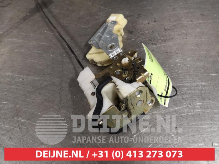 Toyota Yaris Verso Deurslot Mechaniek 4Deurs links-achter O409082