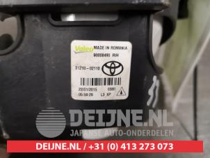 Toyota Avensis Fog light, front right O409311 photo 3