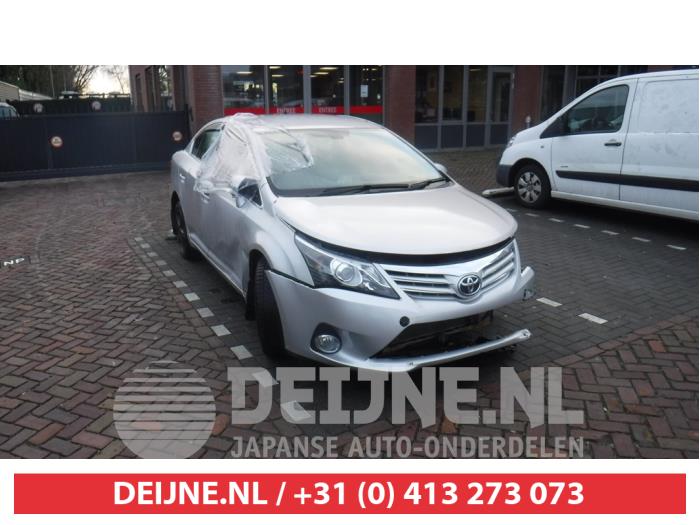 Toyota Avensis Bumper Rooster O409312