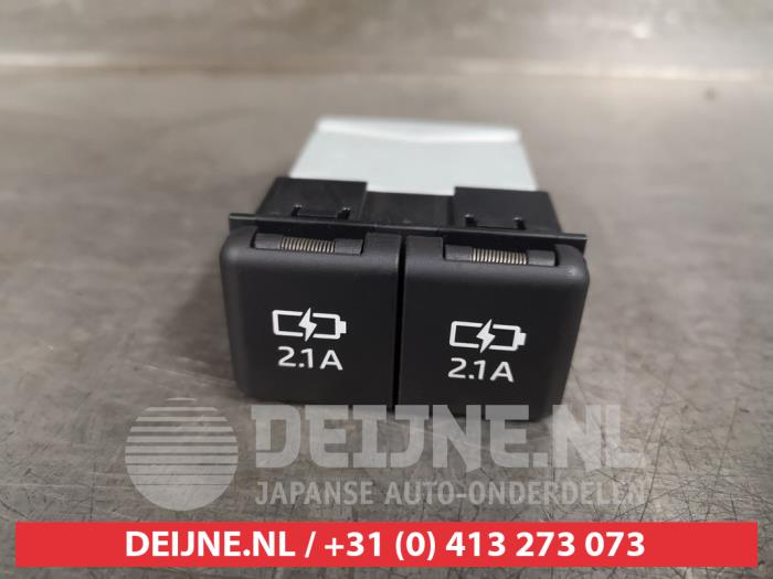 Toyota Rav-4 AUX / USB-Anschluss O410088