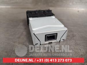 Toyota Rav-4 AUX / USB-Anschluss O410088 foto 2