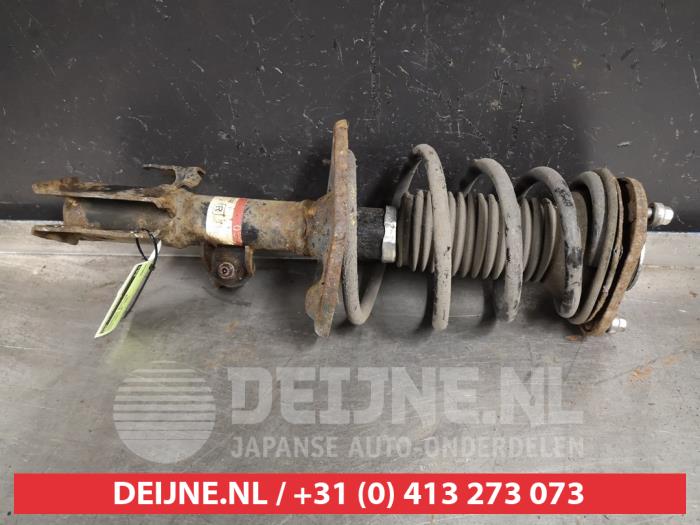 Toyota Avensis Stoßdämpferstrebe rechts vorne O410131