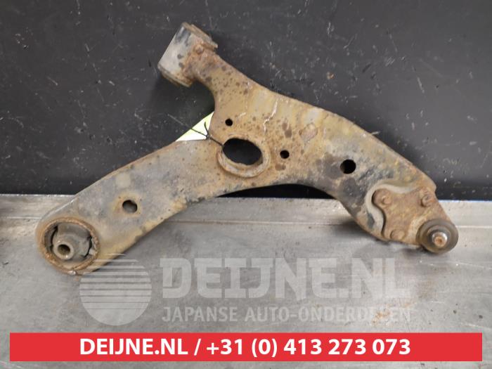 Toyota Avensis Querlenker unten rechts vorne O410125