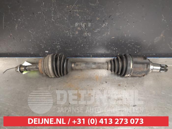Gebruikte Steekas links-voor Toyota Corolla Verso (E12) 2.0 D-4D 16V 90 Prijs € 50,00 Margeregeling aangeboden door V.Deijne Jap.Auto-onderdelen BV