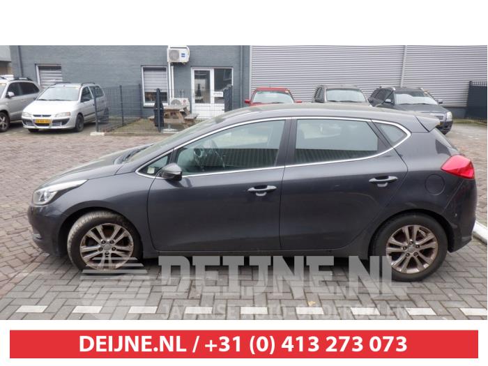 Kia Ceed Extra Ruit 4Deurs links-achter O411881