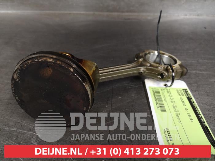 Gebruikte Zuiger Suzuki Celerio (LF) 1.0 12V Prijs € 50,00 Margeregeling aangeboden door V.Deijne Jap.Auto-onderdelen BV