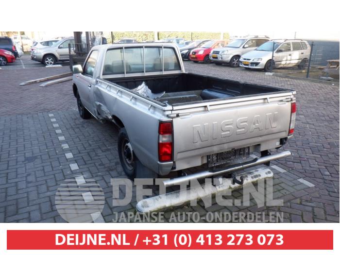Nissan NP 300 Anhängerkupplung O412475