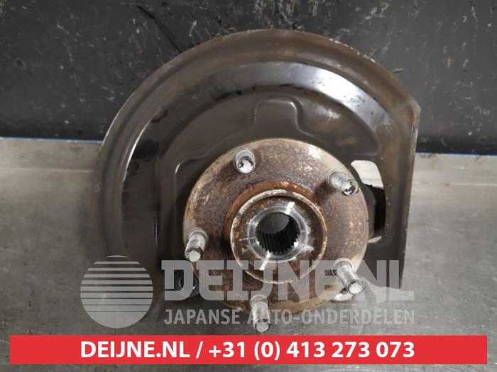 Nissan Pulsar Fusee links-voor O412917