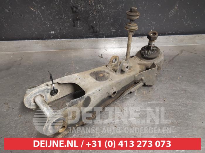 Nissan NP 300 Draagarm onder links-voor O413220