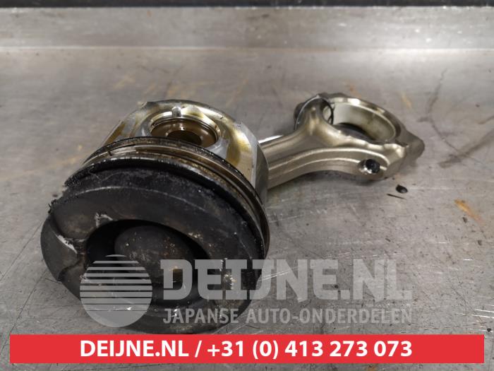 Gebruikte Zuiger Toyota RAV4 (A3) 2.2 D-4D 16V 4x4 Prijs € 50,00 Margeregeling aangeboden door V.Deijne Jap.Auto-onderdelen BV