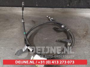 Gebruikte Handrem Kabel Kia Stonic (YB) 1.0i T-GDi 12V Prijs € 35,00 Margeregeling aangeboden door V.Deijne Jap.Auto-onderdelen BV