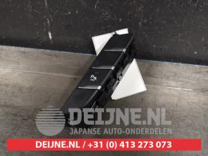 Hyundai Ioniq PDC switch O414377 photo 2