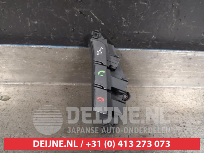 Hyundai I40 Steering wheel switch O414697