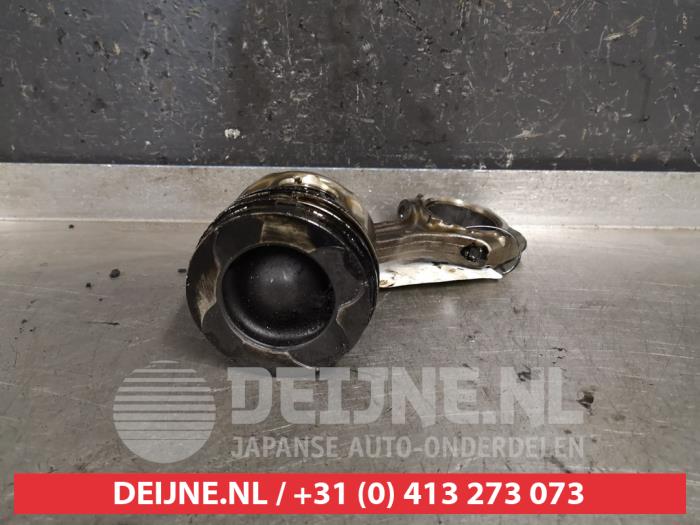 Gebruikte Zuiger Toyota Auris (E15) 2.2 D-CAT 16V Prijs € 50,00 Margeregeling aangeboden door V.Deijne Jap.Auto-onderdelen BV