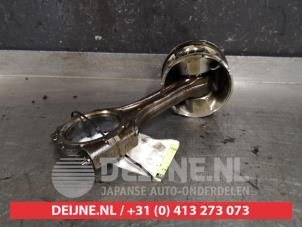 Zuiger van een Toyota Auris (E15) 2.2 D-CAT 16V 2008