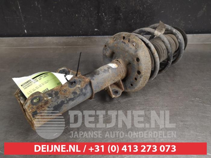 Chevrolet Cruze Stoßdämpferstrebe links vorne O415897