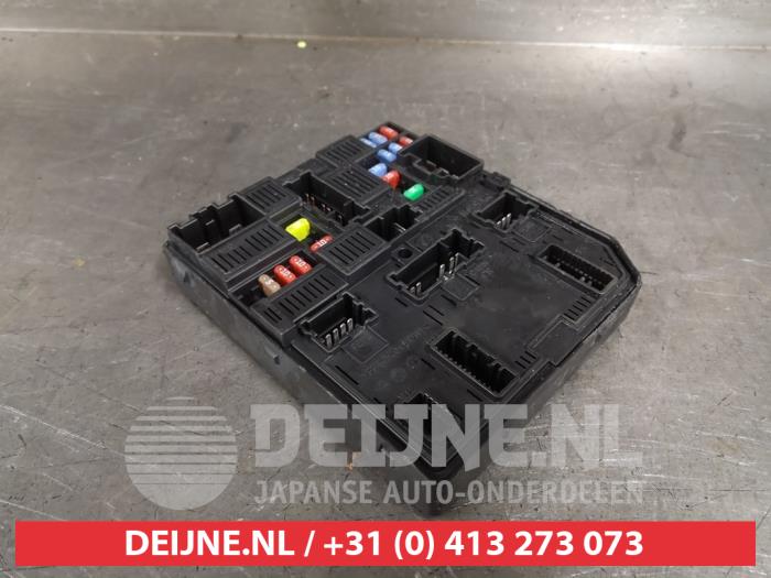 Nissan Pulsar Fuse box O415981